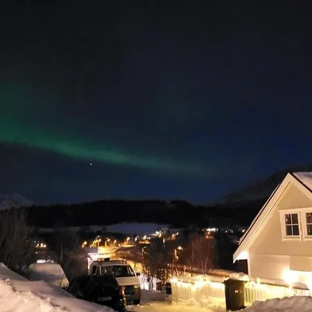 Nydelig Med Naerhet Til Og Nordlys Tromso
